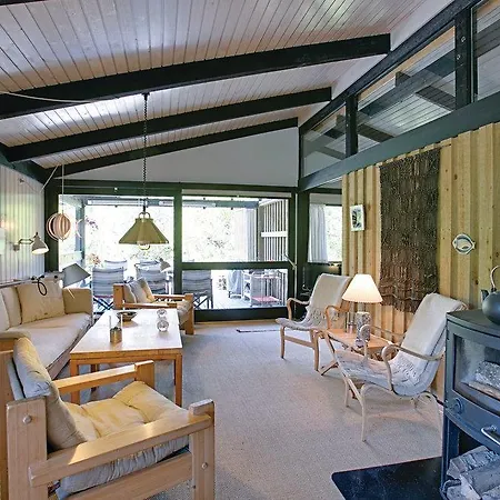 Casa vacanze Three-bedroom Holiday Nexo With A Fireplace 01
